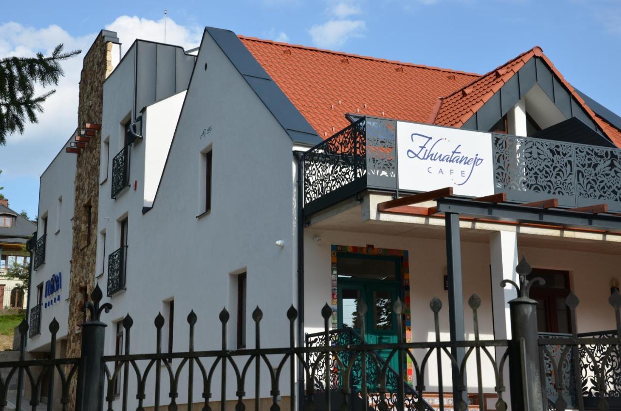 Floravilla Rajecké Teplice Buitenkant foto