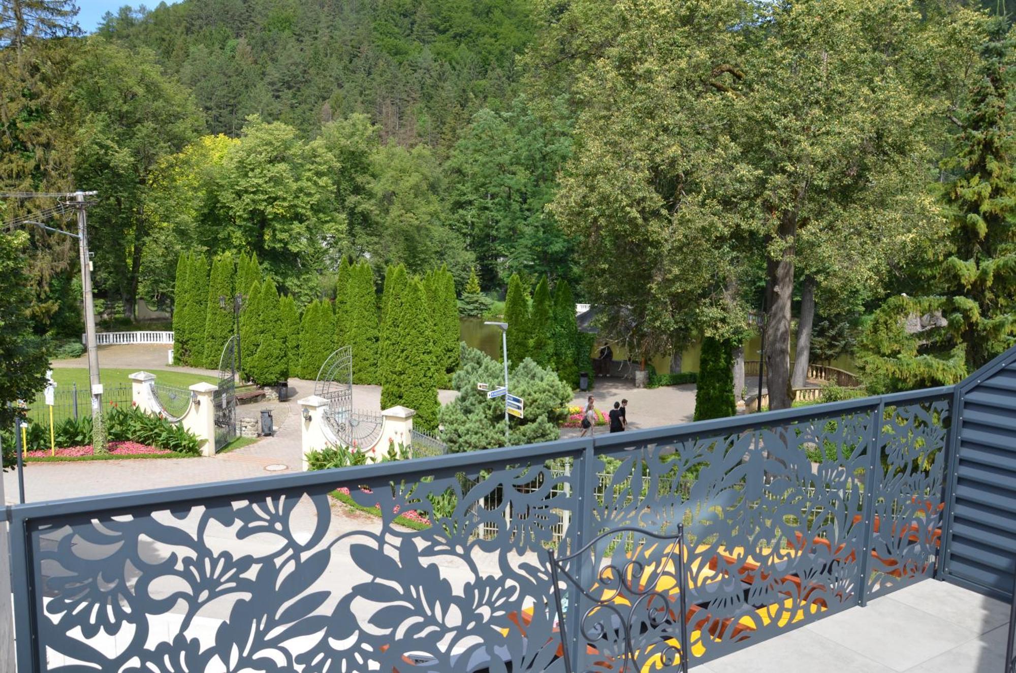 Floravilla Rajecké Teplice Buitenkant foto