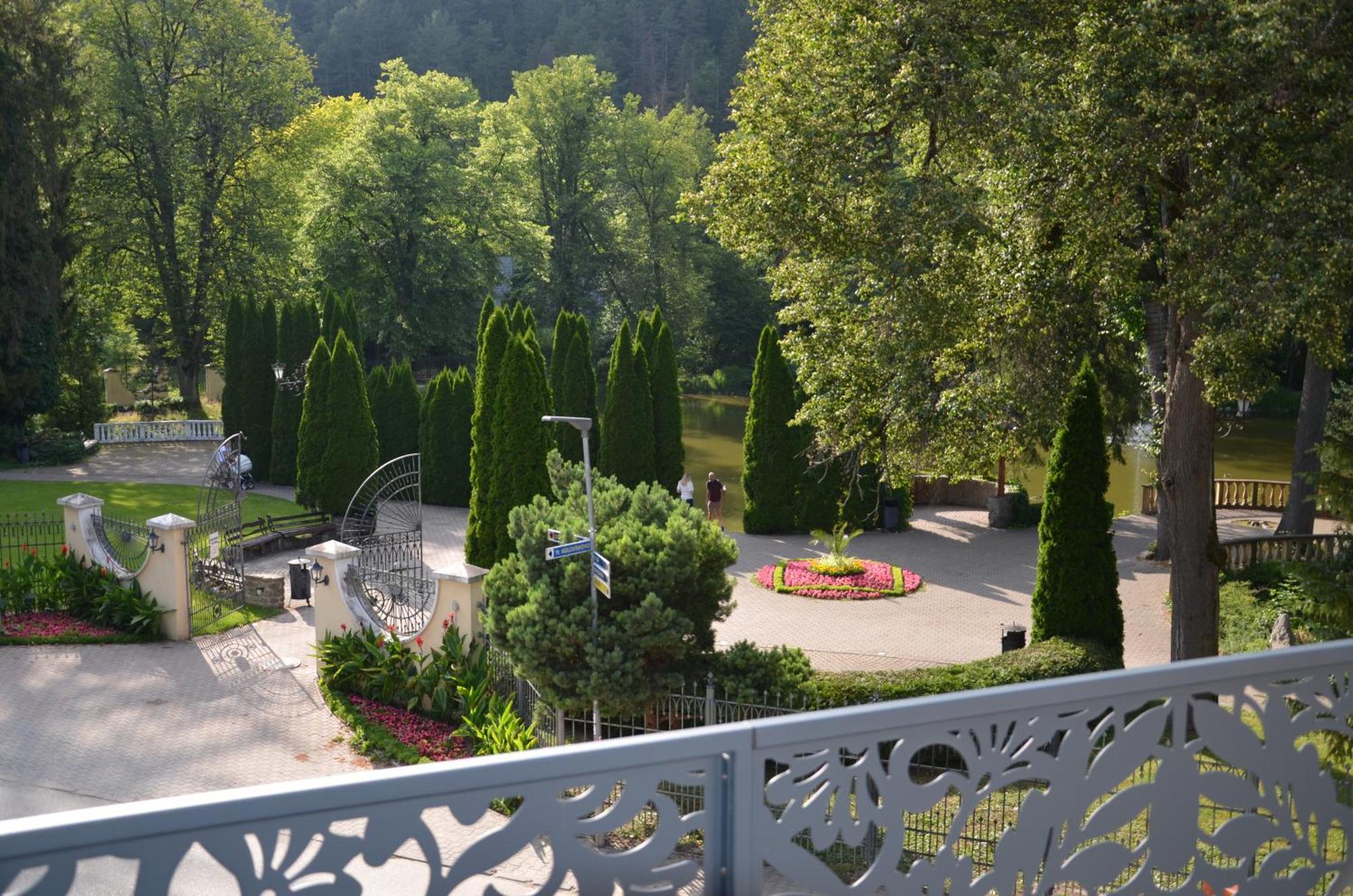 Floravilla Rajecké Teplice Buitenkant foto